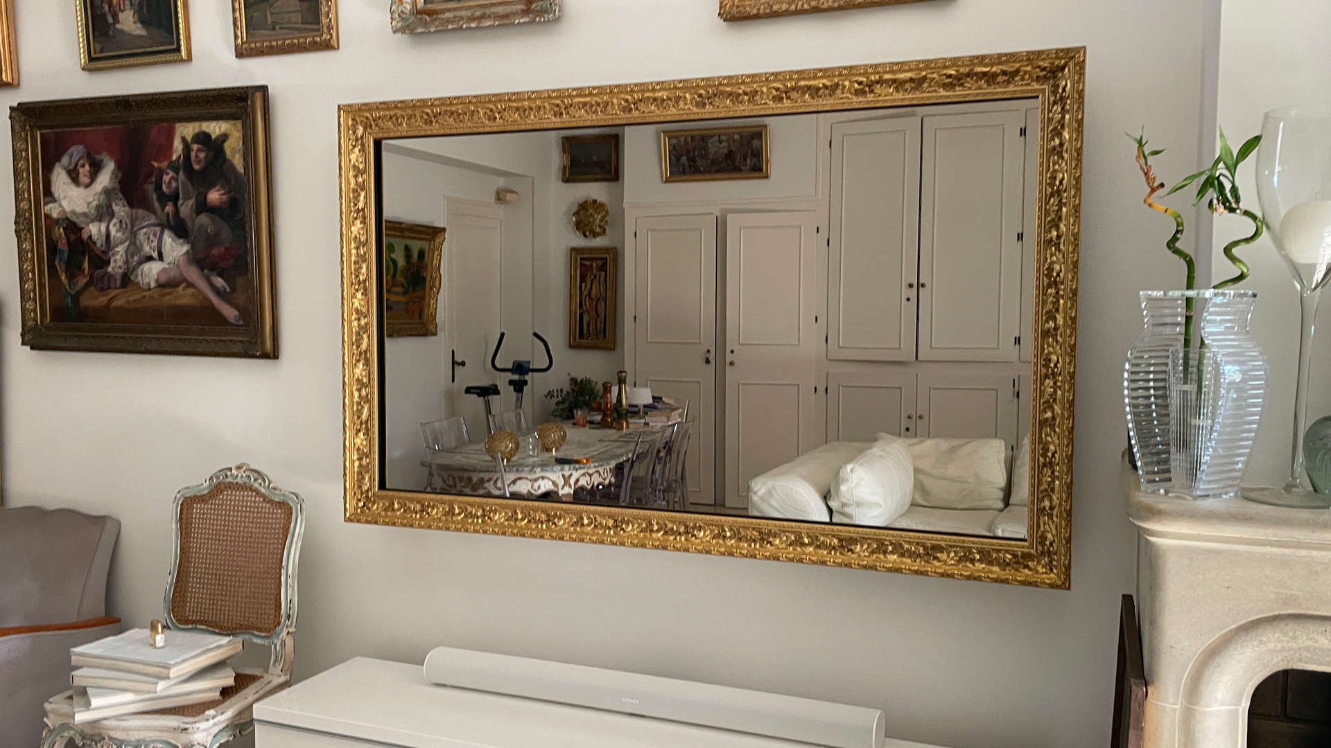 miroir-qui-cache-un-ecran