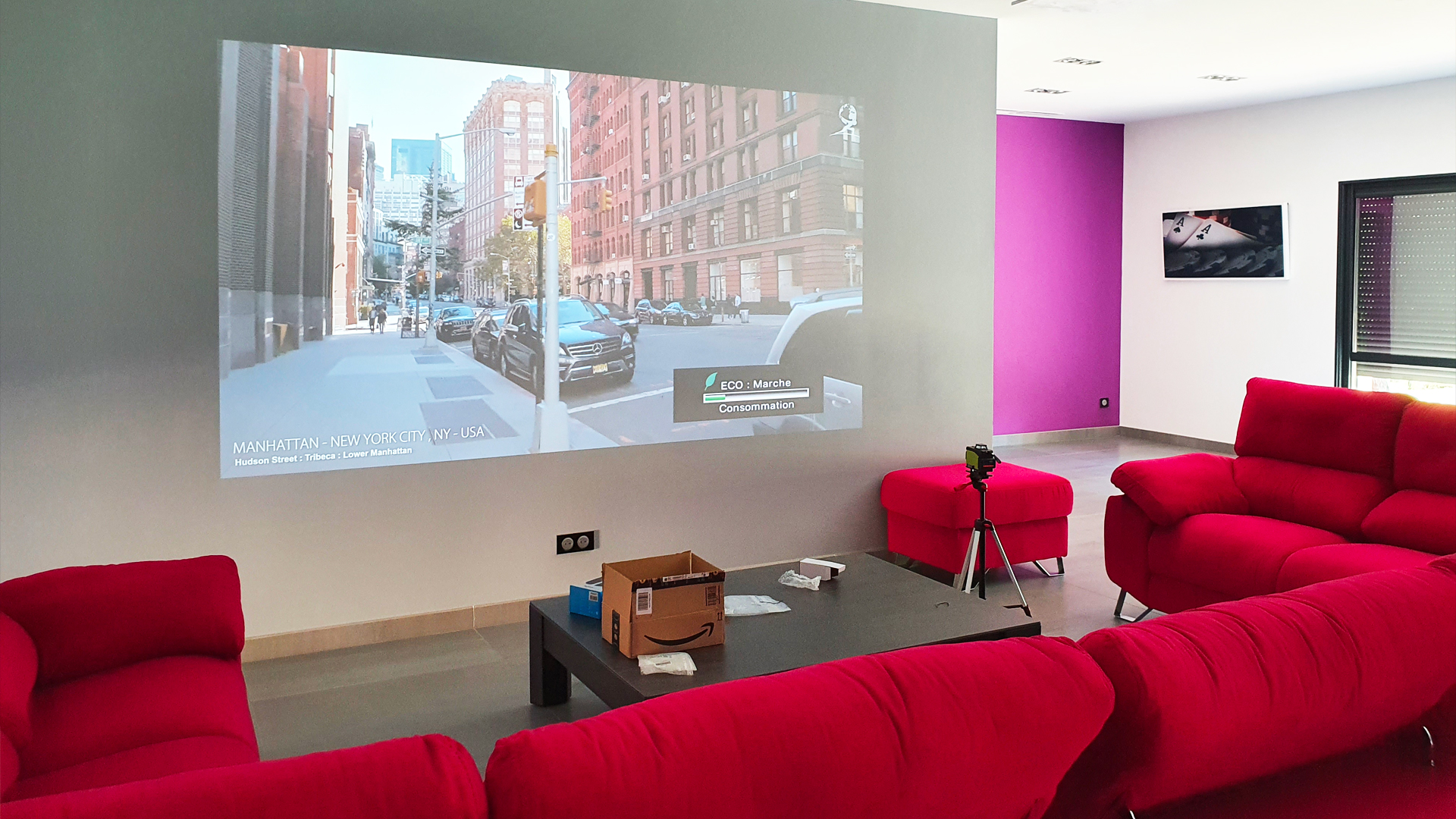 projection-film-sur-mur-entreprise