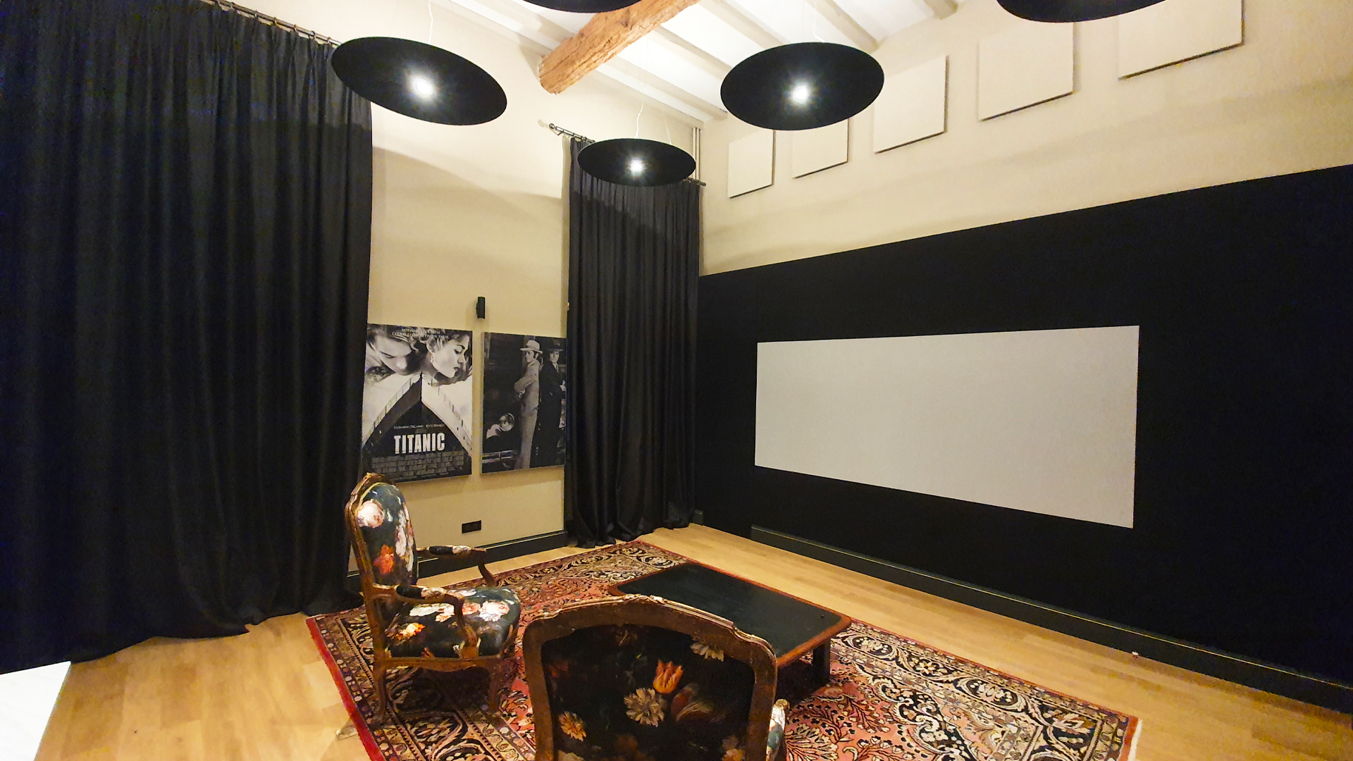 salon-avec-plafond-acoustiqe